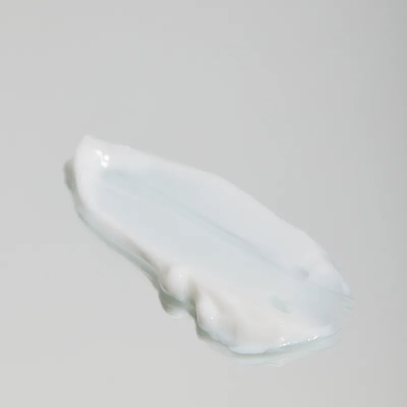 La texture del balsamo, una crema bianca densa