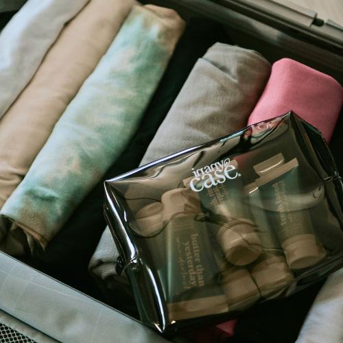 Immagine di un set cosmetico della linea wanderlust del brand In Any Case