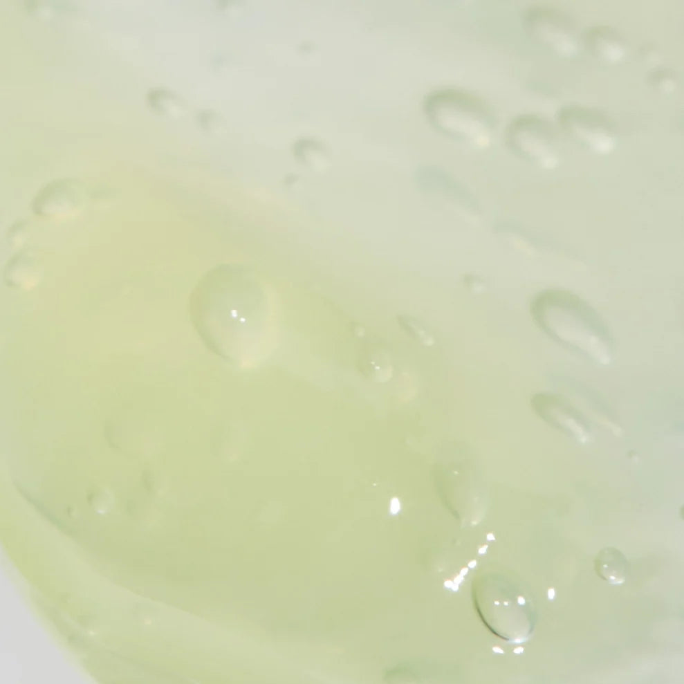 La texture del detergente viso, un gel giallo trasparente