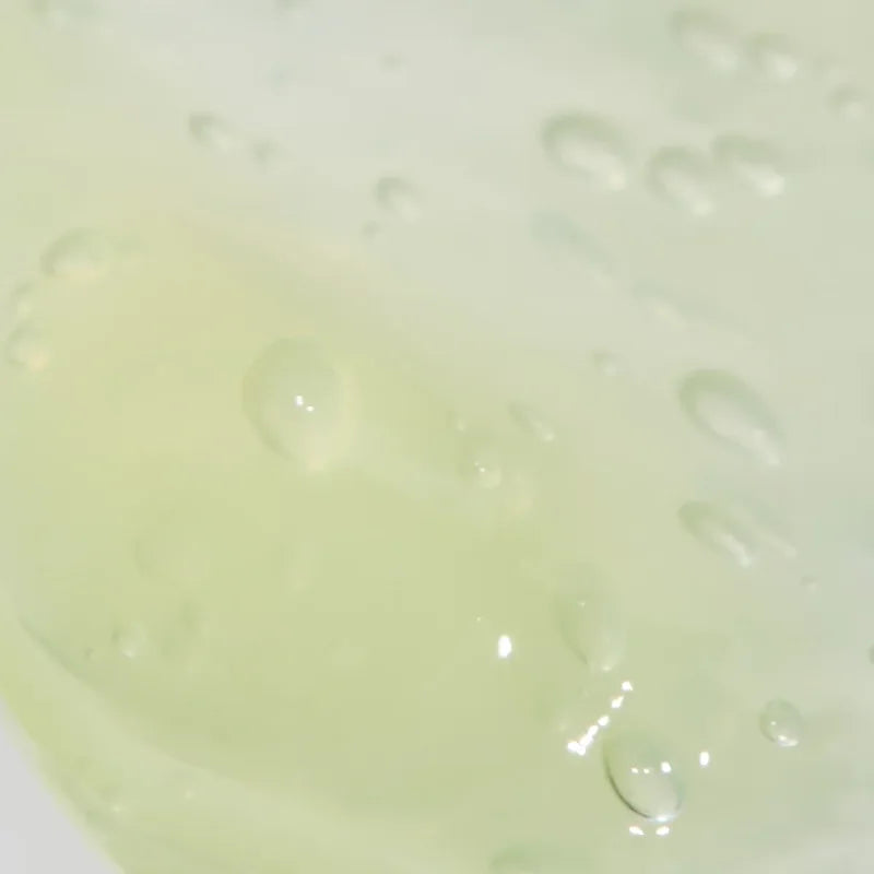 La texture del detergente viso, un gel giallo trasparente